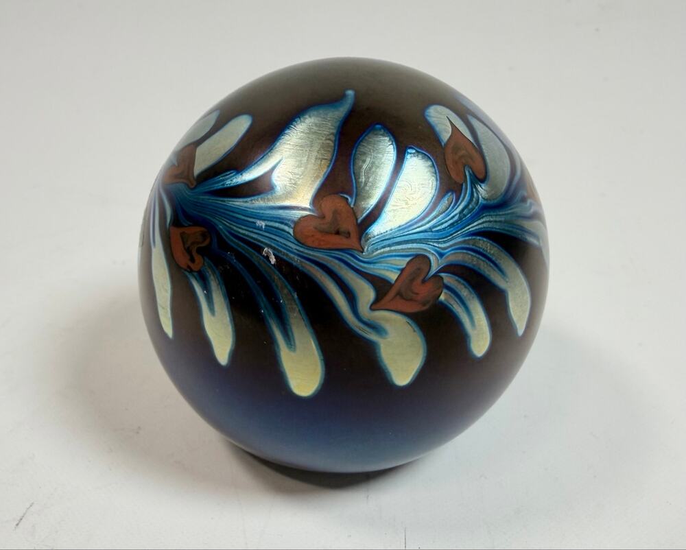 Steve Correia Heart Vine Art Glass Paperweight Signed